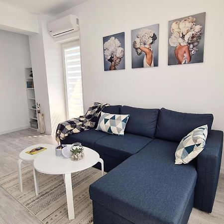 Bright Stylish Apartment In Pitesti Питещ Екстериор снимка