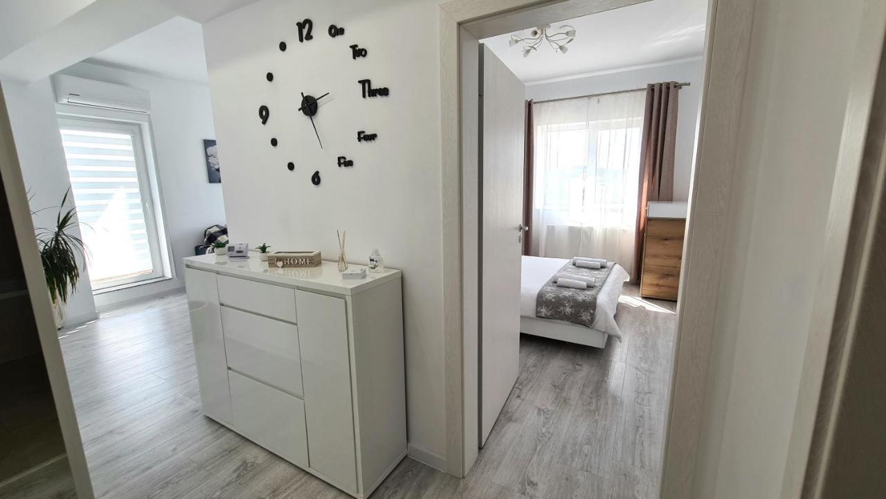 Bright Stylish Apartment In Pitesti Питещ Екстериор снимка